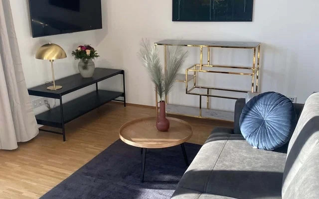 Neues modernes 1,5 Zimmer Apartment mit viel Sonne nahe Ostkreuz 1