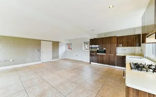 Royal Connaught Drive, Bushey, WD23 2RH 3