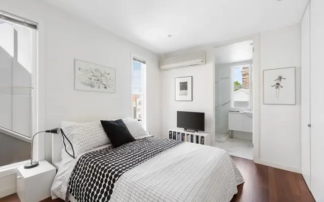 6 Greig Street, Albert Park 3