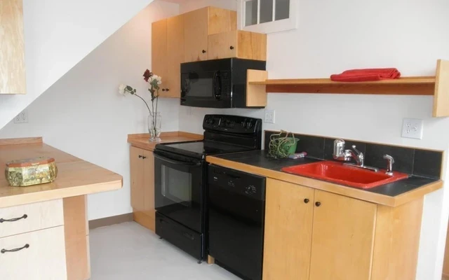 Harvey, Cambridge, MA 02140 1