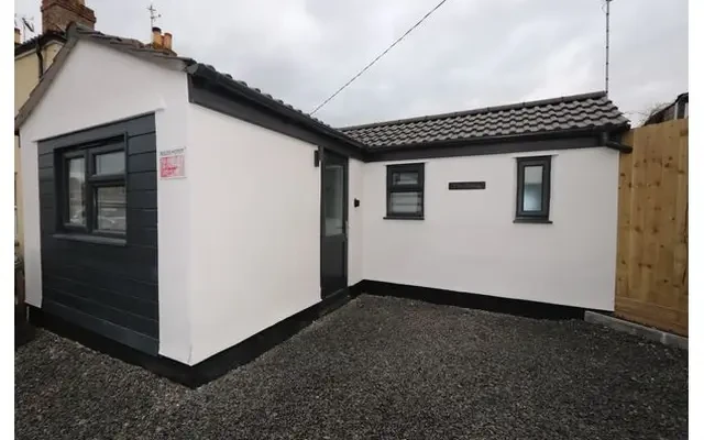Clevedon Road, BS20 6TF 2