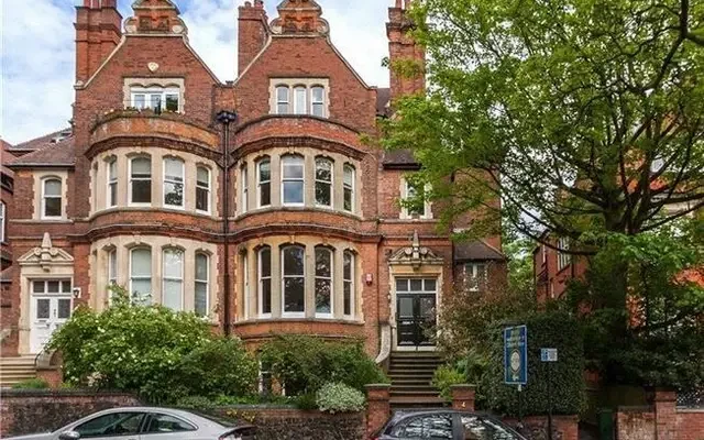 Frognal Gardens, Hampstead, London, NW3 6UX 3