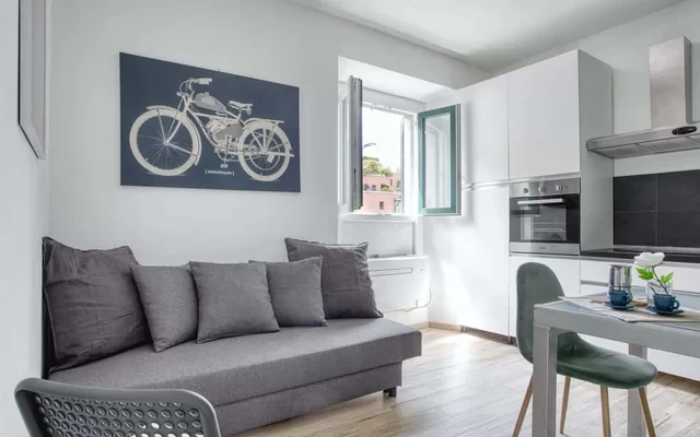 Lively 1-bed flat near city centre 0