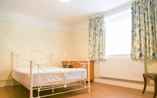 Shared Place·3B1B···15 South Street, Southsea 1