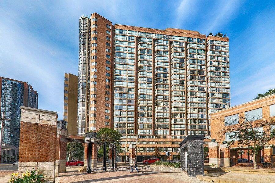 1055 Bay St 1216