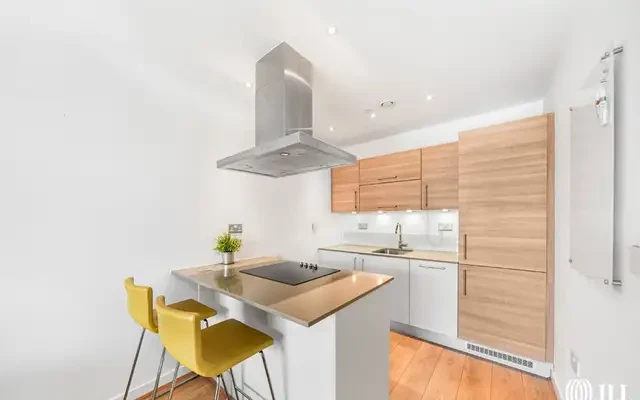 Yeoman Court, London E14 2