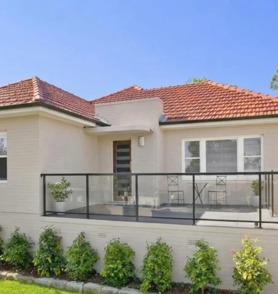 90 Eastern Valley Way