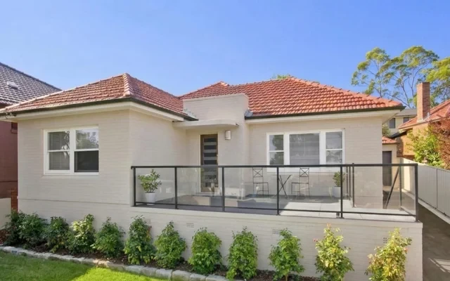 90 Eastern Valley Way 0