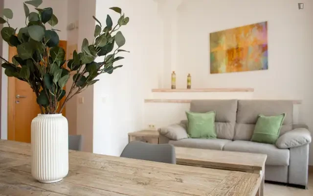 Beautiful studio apartment with balcony and shared rooftop in central Malaga 1