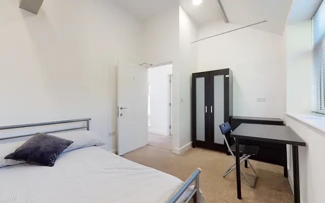 Room 1, Meadow Lane , LE11 1JU 4