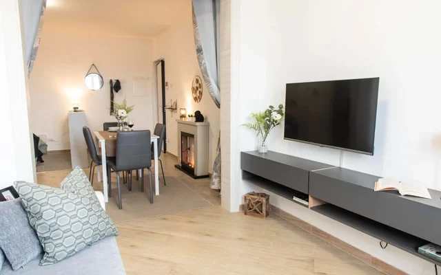 STUDIO APARTMENT (up to 4) with LIVING AREA, 15 min to DOWNTOWN #R15 4