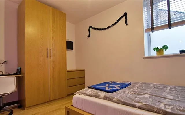Shared Place·5B1B···Flat 6, Phoenix Nights, 12, Phoenix Street 0