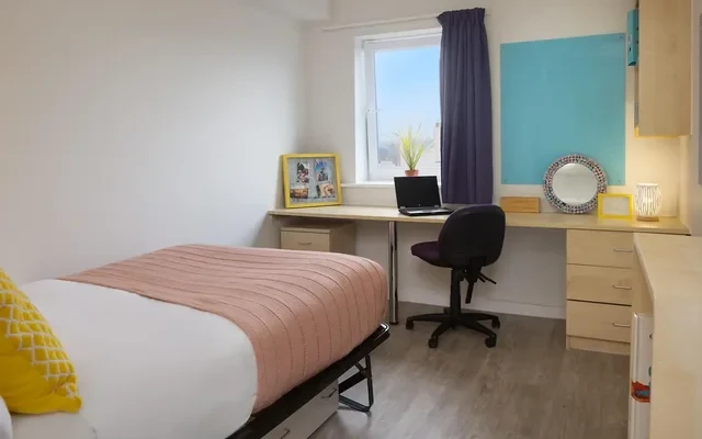 Knoll Court 4