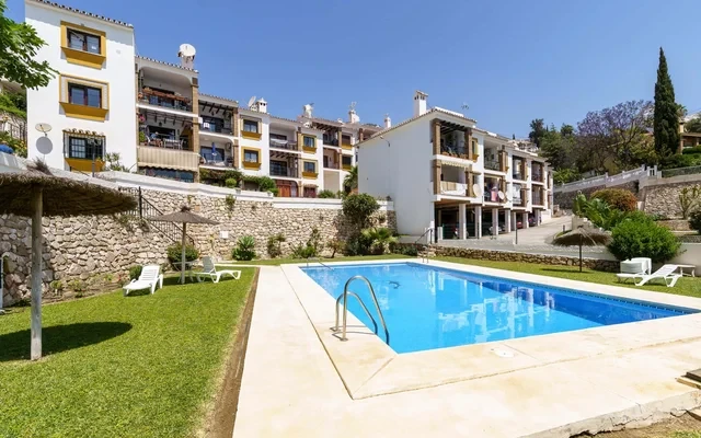 Sunny Tranquility With Pool 2