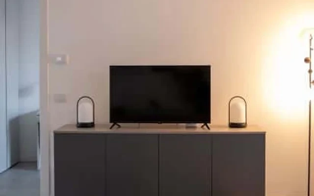 Moderno Trilocale in Via Ermenegildo Cantoni, Milano 3