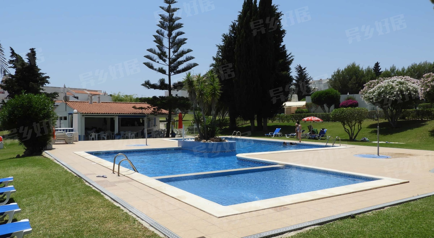 Two-bedroom apartment with balcony and pool in Porches