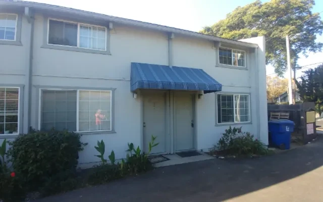 1020 Cacique Street - Santa Barbara student accommodation