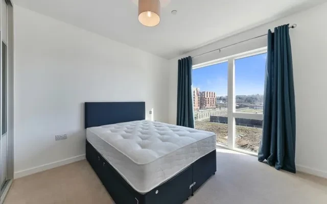 LH-Thonrey Close 1