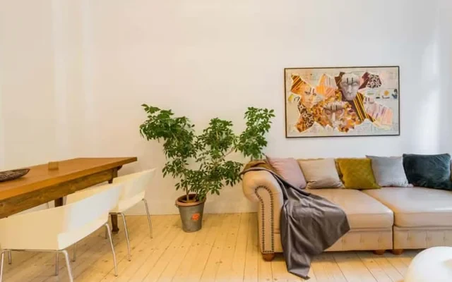 100 sqm! Charming 3 rooms+balcony Friedrichshain 2