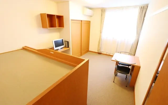 レオパレス長浜インター – Studentenunterkunft in Nagahama – 201号房间(带独立厨房)