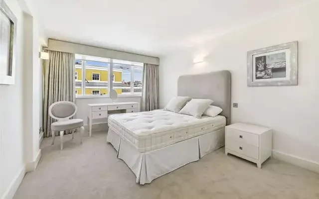 Royal Avenue House 1