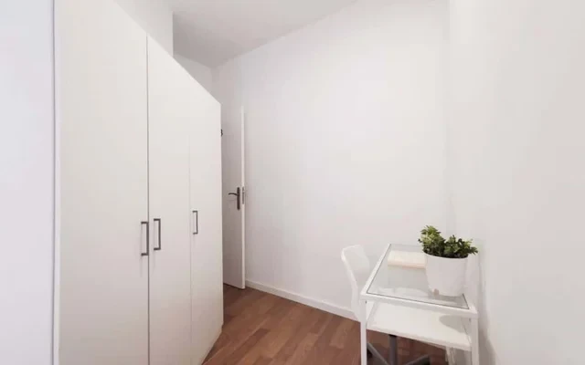 Appartamento minimalista a Madrid, Calle Valencia 4