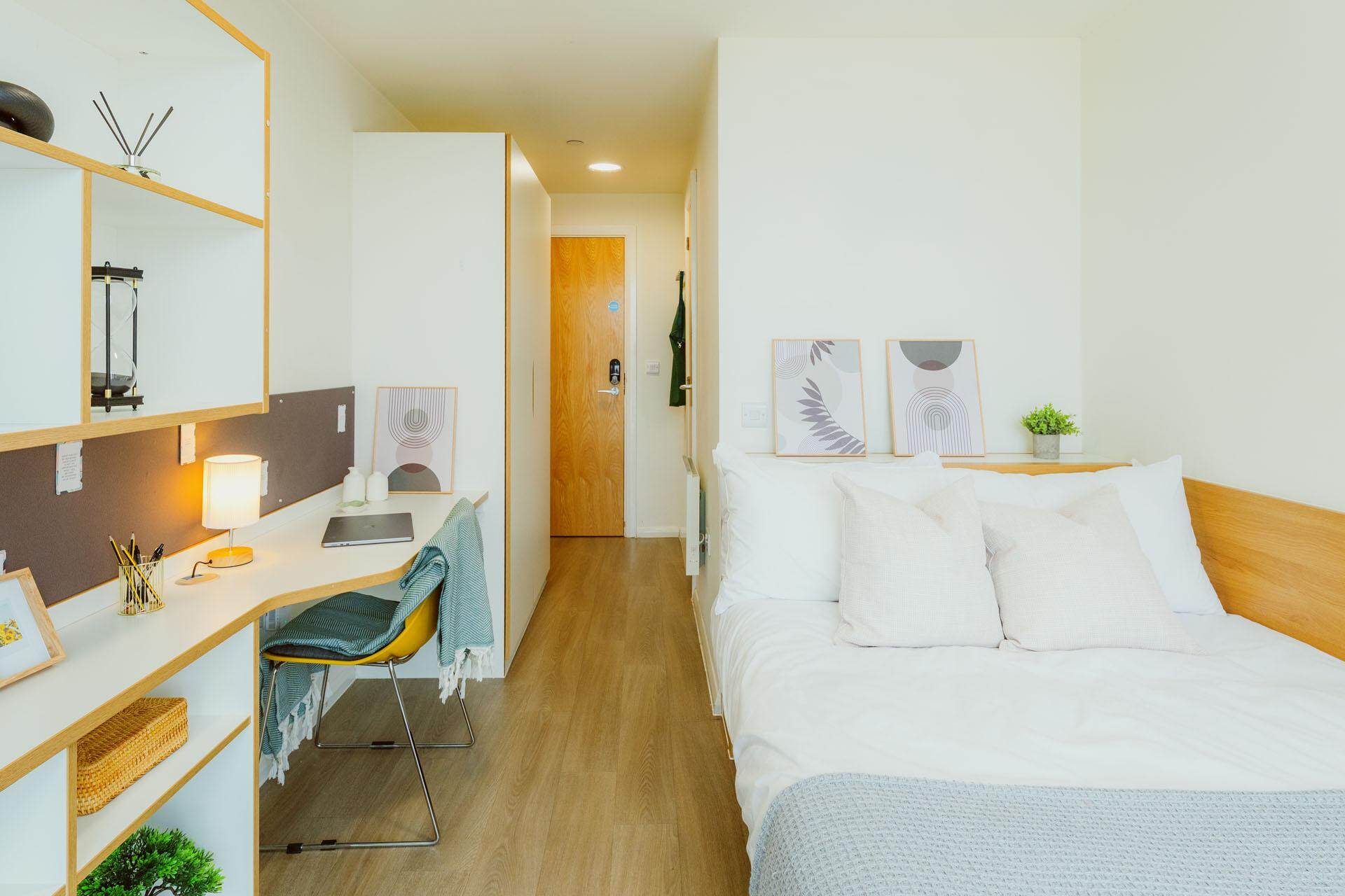 Platinum En Suite (Top Floors, City View)