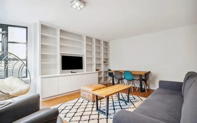 LH-Warwick House 0