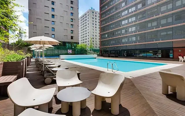 Livensa Living Porto Campus - 포르투 학생 숙소 - 수영장