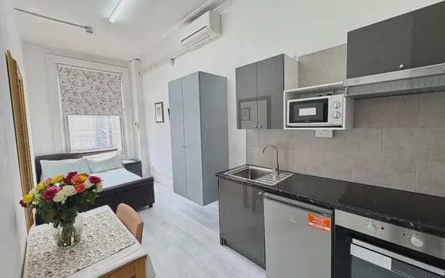 LH-138-140 Cromwell Road 3