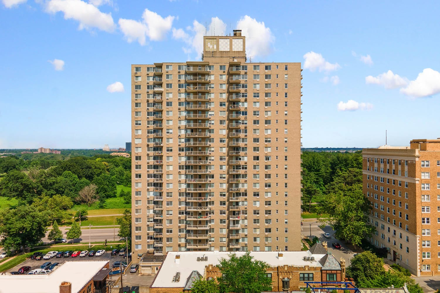 Dorchester - St. Louis Apartments