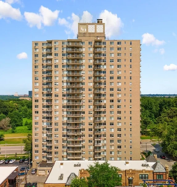 Dorchester - St. Louis Apartments