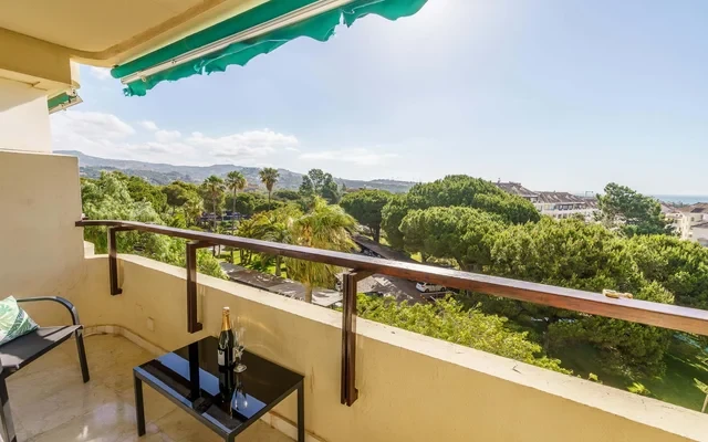 Marbella Este Next Marriott and Nikki B 1
