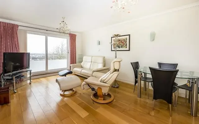 Eaton Drive, Kingston Upon Thames, KT2 7QZ 2