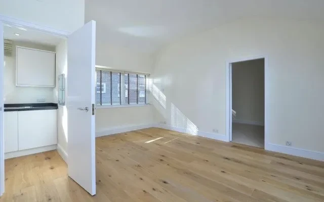 LH-Stanhope Mews East 0