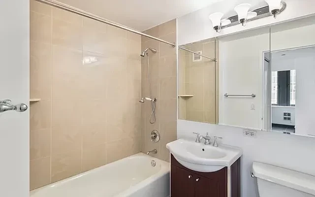 100 Maiden lane 华尔街与Fulton st附近2站NYU靠近Pace 3