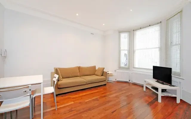 Castletown Road, London, W14 9HF 1
