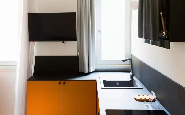 Avant-garde 1-bed flat w/ modern amenities 4
