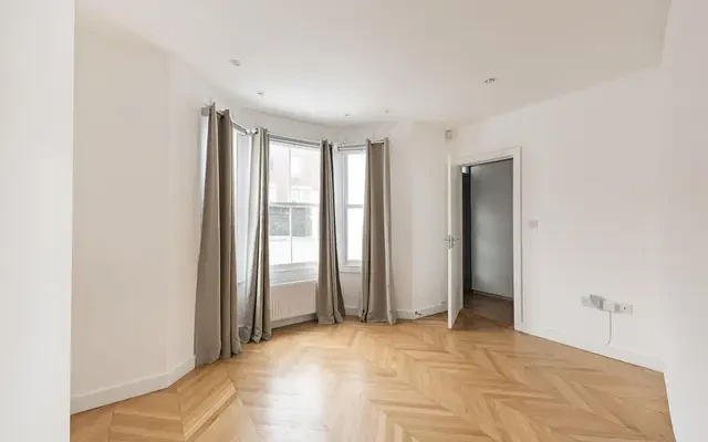 Ashmore Road, London, W9. W9 3DG 2