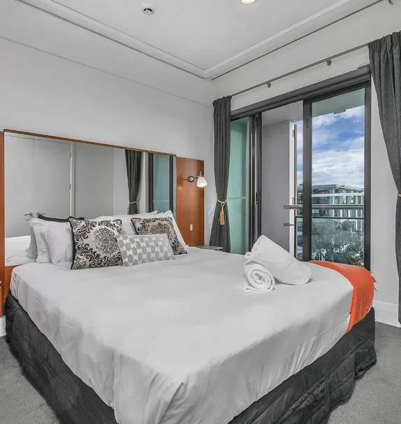 85 Customs Street West