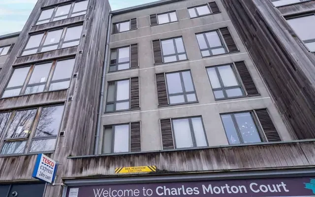 Lit Charles Morton Court - London student accommodation