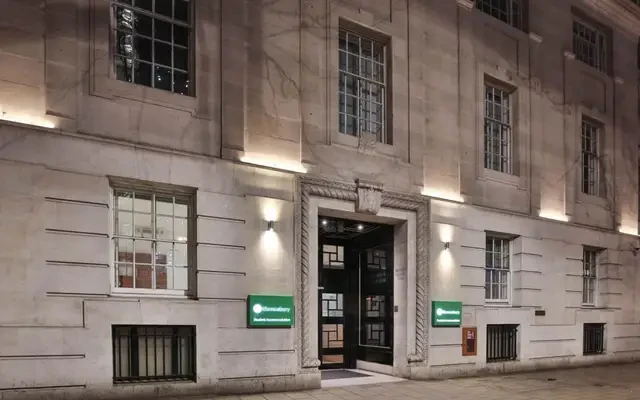 iQ Bloomsbury 3