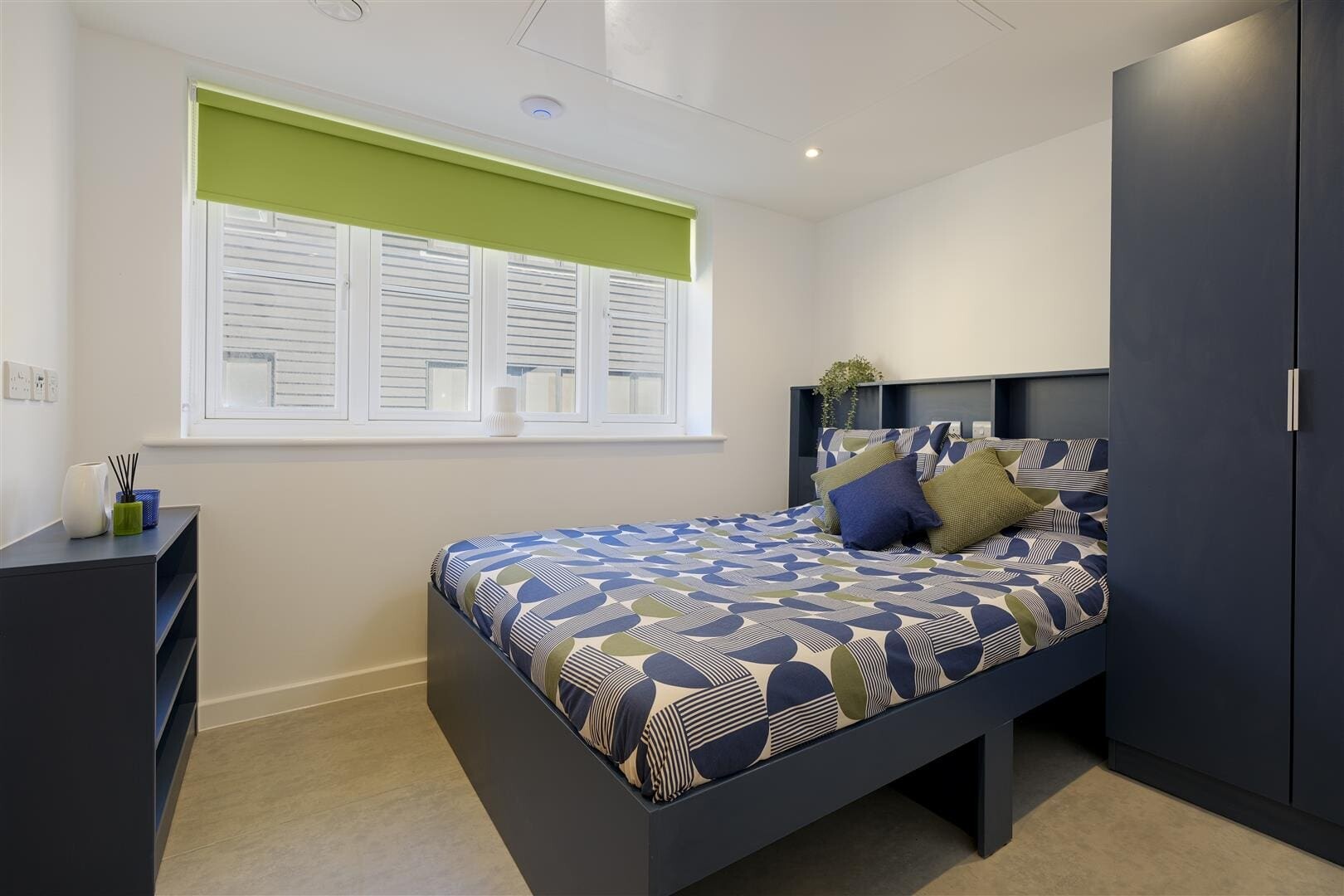 Freeman - Studio Style F02