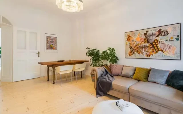 100 sqm! Charming 3 rooms+balcony Friedrichshain 1