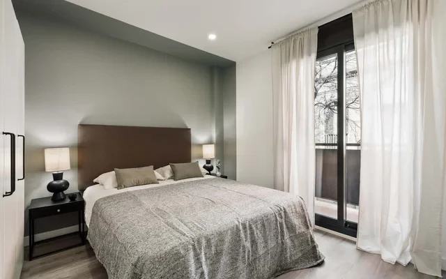 Heures - 2 bedroom, office and pool in Les Corts 2