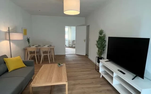Gio: wunderbares Apartment mit drei Zimmern in unmittelbarer Naehe zur Spree 1