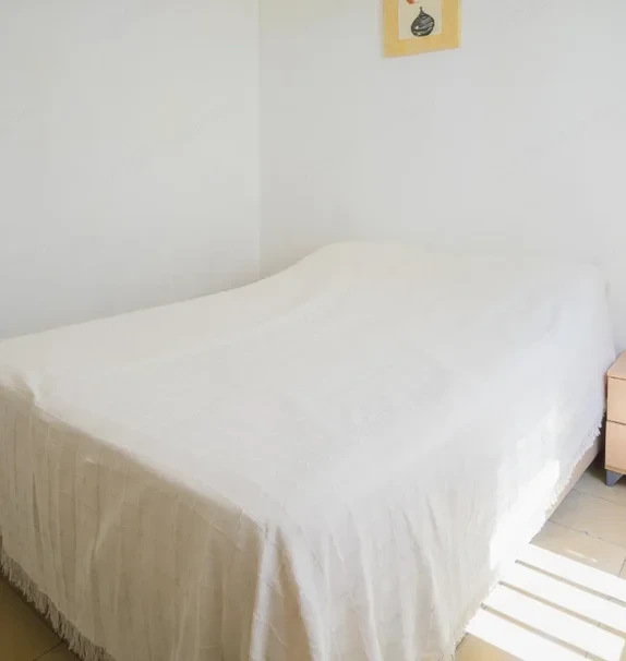 Very cool double bedroom near the Pubilla Cases metro