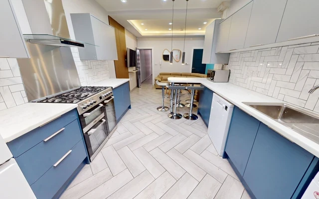 78 Teighmouth Road 4