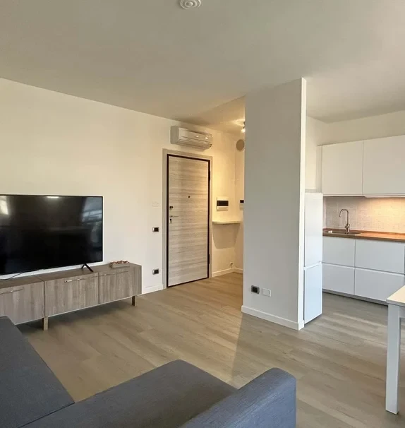 Appartamento con Balcone in Piazza Roma, Pero