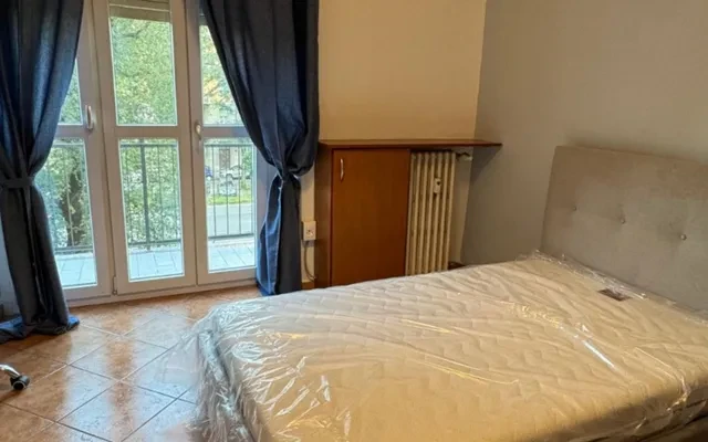 Single bedroom in a shared 5 bedroom apartment_ROOM4 4